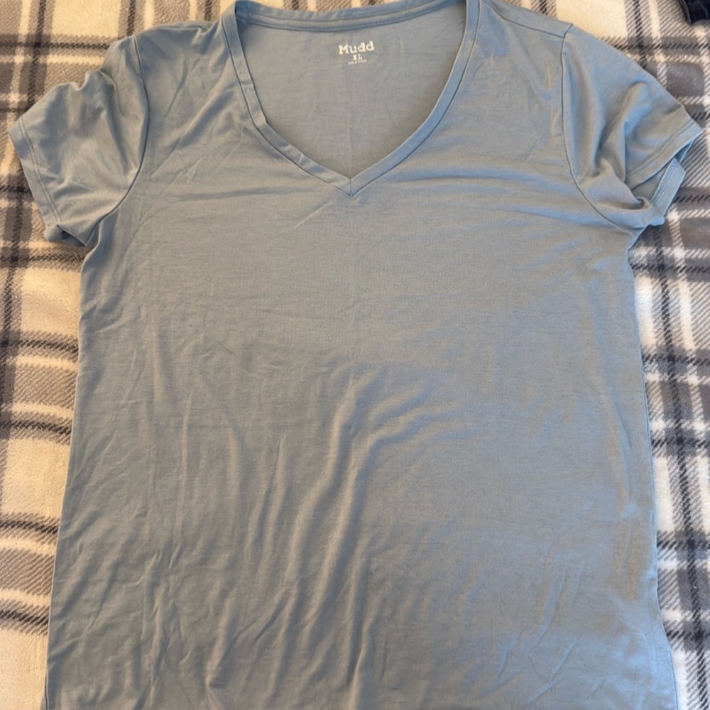 v neck tshirt